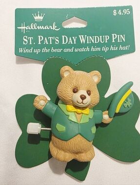 Hallmark 1980 St. Patrick’s Day Wind-Up Bear Pin Shamrock Clover Vintage Brooch
